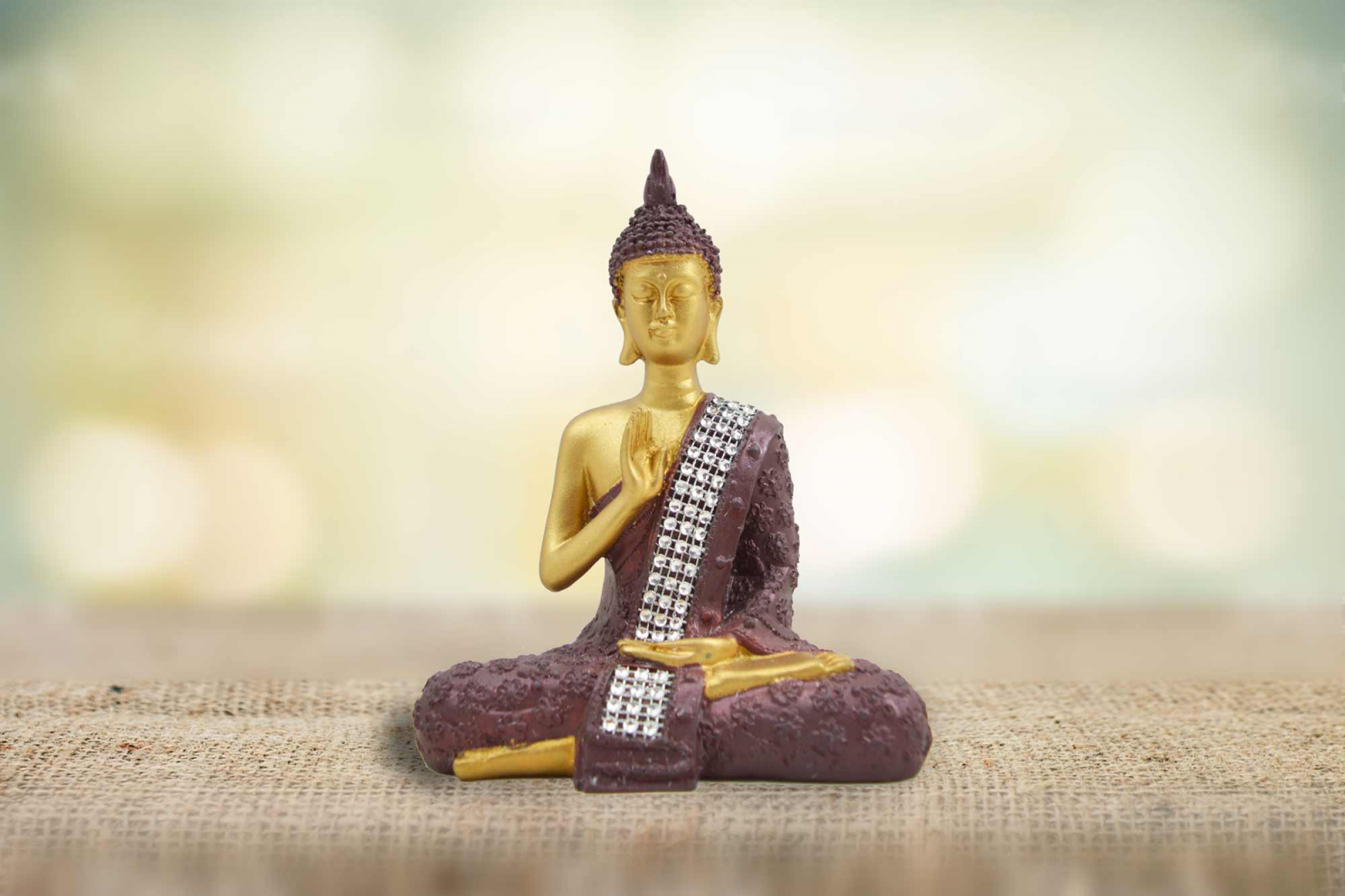 Có nên để ảnh Phật trong ví, làm nền máy tính hay điện thoại không?