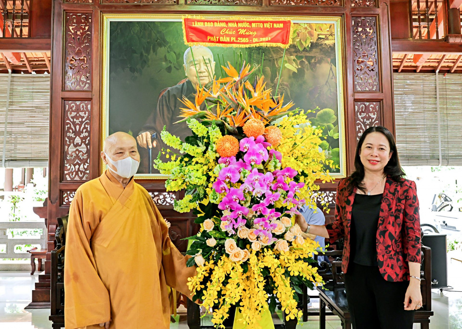 Phó Chủ tịch nước Võ Thị Ánh Xuân thăm và chúc mừng Phật Đản tại Thiền viện Thường Chiếu