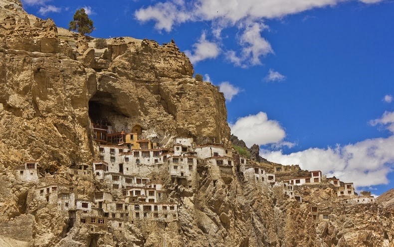 Phuktal: Tự viện Phật giáo cheo leo miền núi tuyết