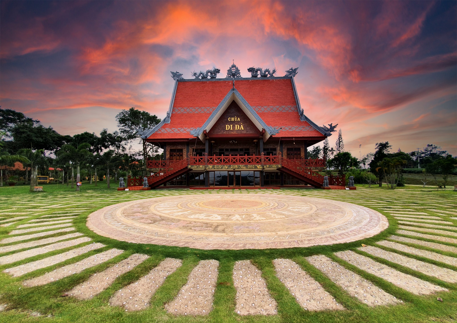  Ngắm khung cảnh bình yên của ngôi chùa lớn nhất Bảo Lộc