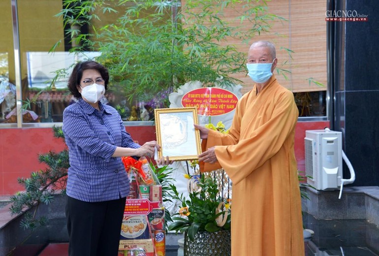 Chủ tịch Ủy ban MTTQVN TP.HCM thăm Trưởng lão Hòa thượng Thích Trí Quảng, tri ân Phật giáo