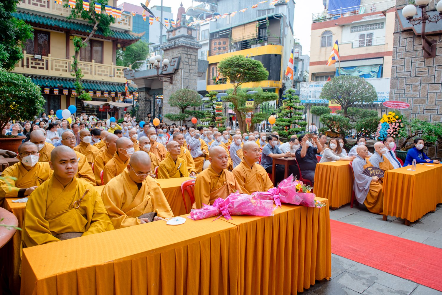 TP.HCM: Ban Trị sự Phật giáo Quận 10 kính mừng Đại lễ Phật đản PL.2566