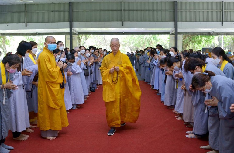 Đức Quyền Pháp chủ khai pháp mở đầu tuần cấm túc an cư của lãnh đạo Học viện Phật giáo VN tại TP.HCM