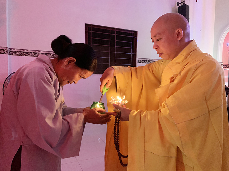 TP. HCM: H. Củ Chi: Chùm ảnh Hoa đăng vía Phật A Di Đà tại chùa Hạnh Đức
