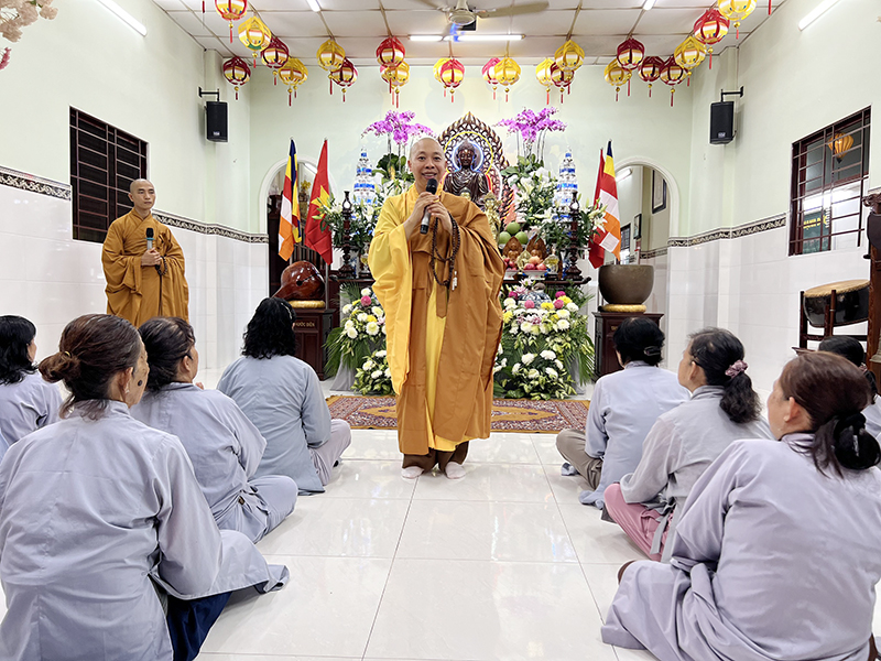 Tp. HCM: H. Củ Chi: 1000 Phần quà dành tặng cho bà con nghèo trong suốt tuần lễ Phật đản