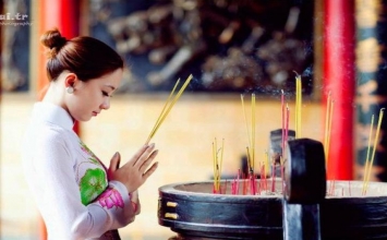 Đi chùa lễ Phật