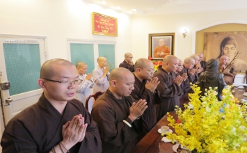 TP. HCM: Phật giáo Q.10 gần 500 triệu đồng cứu trợ miền trung