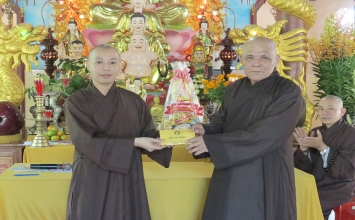 Chùa Hạnh Đức ủng hộ tịnh tài đến lớp sơ cấp Phật học huyện Củ Chi