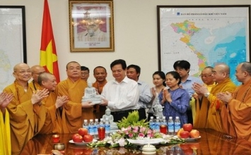 Thủ tướng tặng tượng Phật cho 3 chùa ở Trường Sa