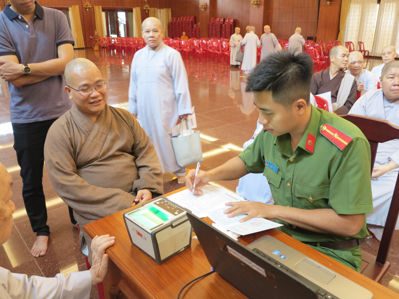 TP. HCM: Tăng Ni làm căn cước công dân