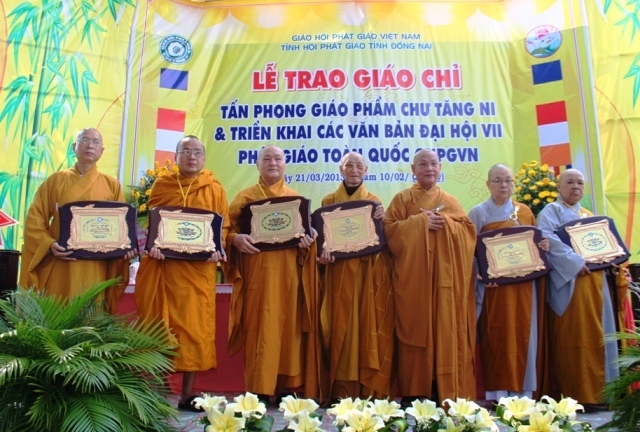 Ý niệm tấn phong giáo phẩm trong Phật giáo