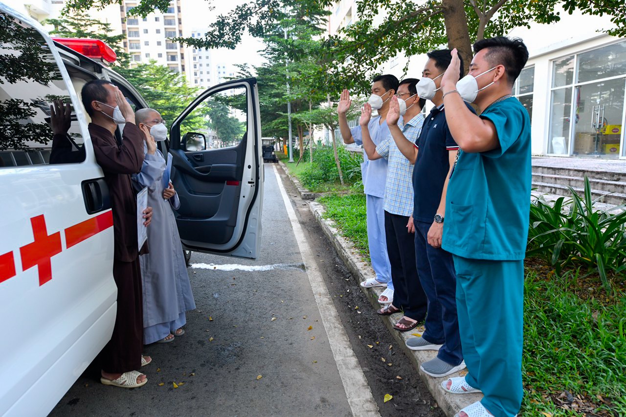 Tình nguyện viên Phật giáo hoàn thành nhiệm vụ tại Bệnh viện Dã chiến số 12