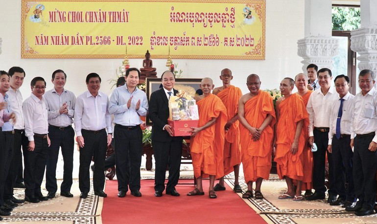 Cần Thơ: Chủ tịch nước chúc Tết Chôl Chnăm Thmây tại Học viện Phật giáo Nam tông Khmer