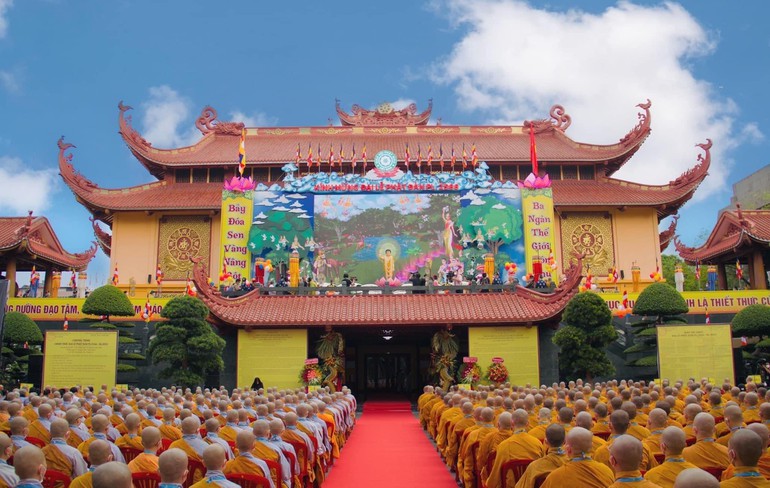 Trang nghiêm Đại lễ Phật đản Phật lịch 2566 tại Việt Nam Quốc Tự