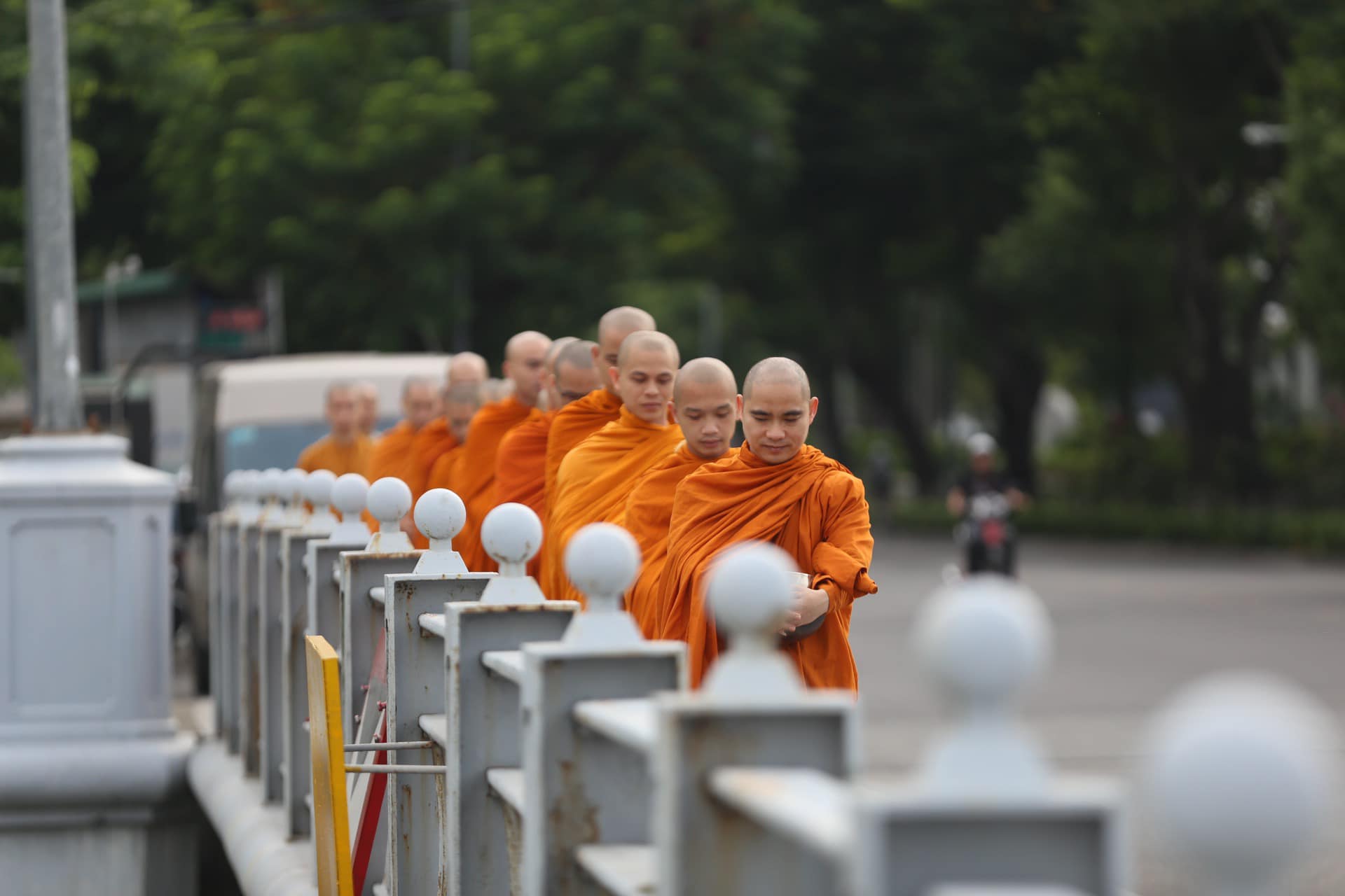 Phật dạy: “Thương kính và trân trọng thí chủ”