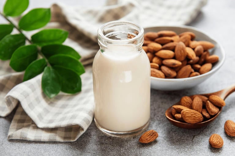 5 loại sữa hạt hỗ trợ giảm cân