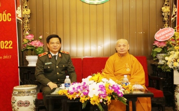 Công an Hà Nội chúc mừng thành công Đại hội Đại biểu Phật giáo toàn quốc lần thứ VIII
