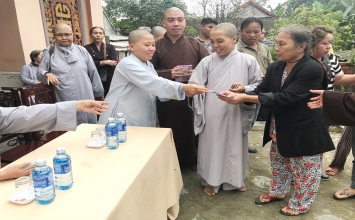 TP.HCM: Phật giáo quận 10 cứu trợ đồng bào miền Trung