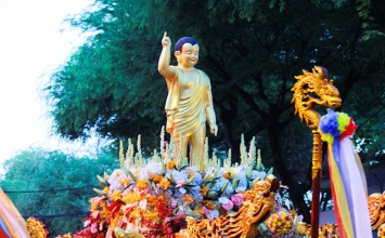 TP.HCM: Hàng chục ngàn Tăng, Ni, Phật tử cùng rước Phật Đản Sanh