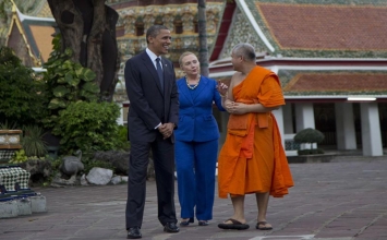 Tổng thống Obama viếng chùa Pho