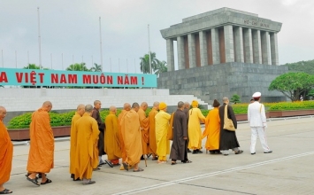 Đoàn Phật giáo cả nước viếng lăng Chủ tịch Hồ Chí Minh