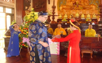 Lễ Hằng Thuận cho người nước ngoài tại chùa Bửu Đà