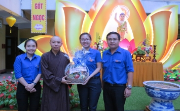 TP. HCM: Hội liên hiệp thanh niên quận 10 chúc mừng Phật đản 