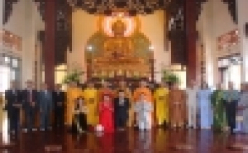 Phật tử tổ chức Lễ Hằng Thuận tại Chùa.